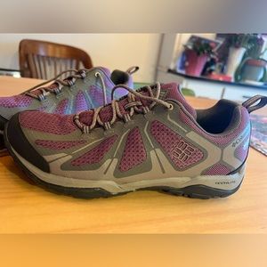 Columbia Low Grove Out Dry Women’s Hiking Shoes Size 9